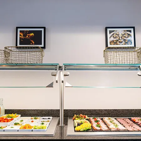 Leonardo Boutique Center