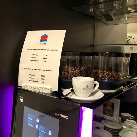 Leonardo Boutique Center