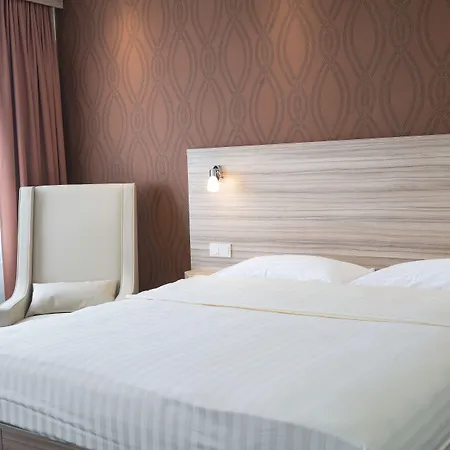 Leonardo Boutique Center Hotel Linec
