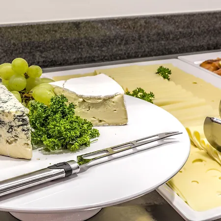 Otel Leonardo Boutique Center 4*