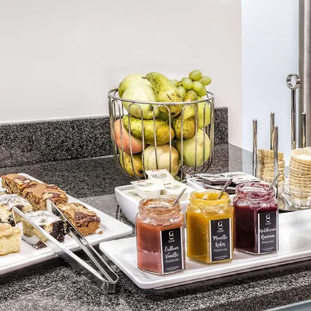 Hotel Leonardo Boutique Center