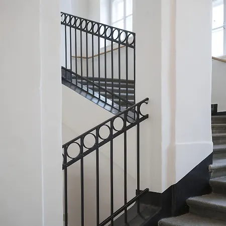 Leonardo Boutique Center Hotel 4*