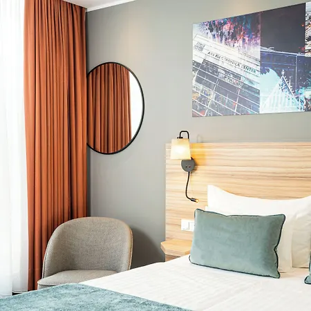 Hotel Leonardo Boutique Center 4*