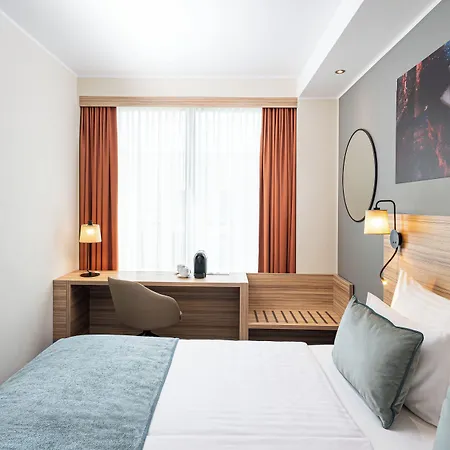 Leonardo Boutique Center Hotel 4*