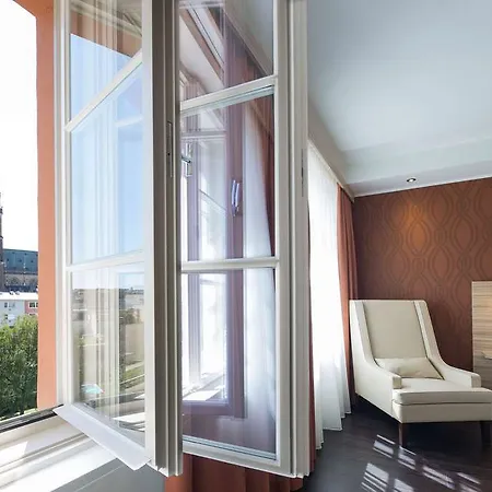 Leonardo Boutique Center Hotel Linec