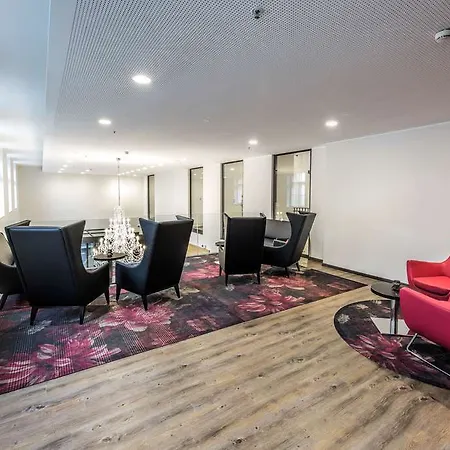 Leonardo Boutique Center Hotel