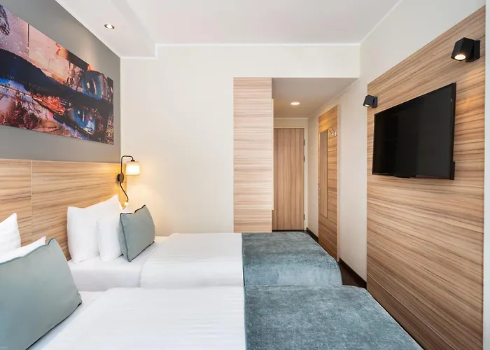 Hotel Leonardo Boutique Center 4*