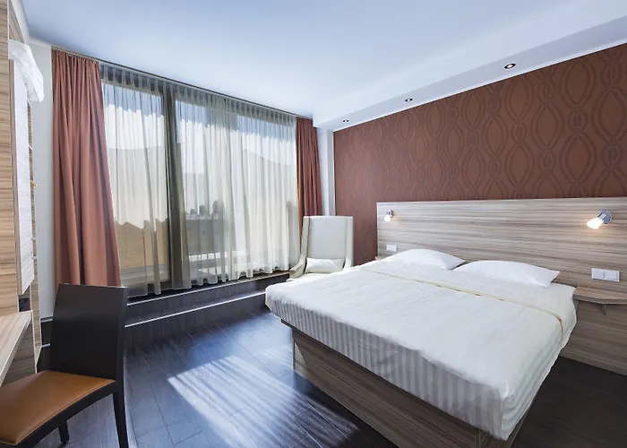 Hotel Leonardo Boutique Center 4*