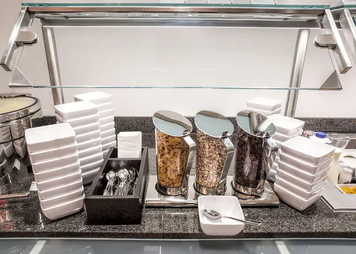 Leonardo Boutique Center فندق 4*