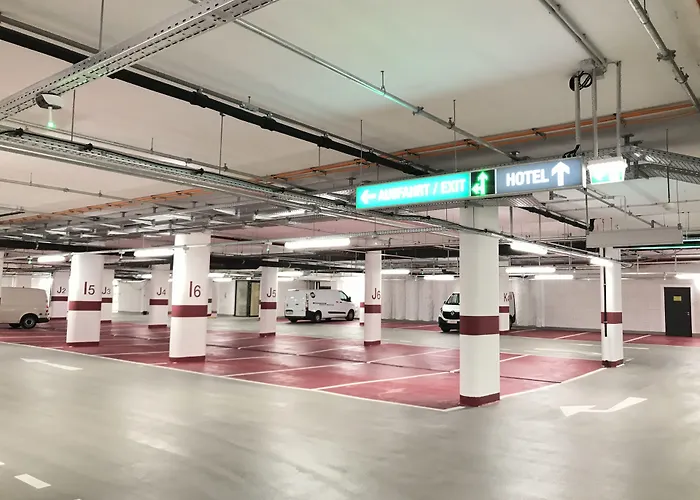 Leonardo Boutique Center فندق