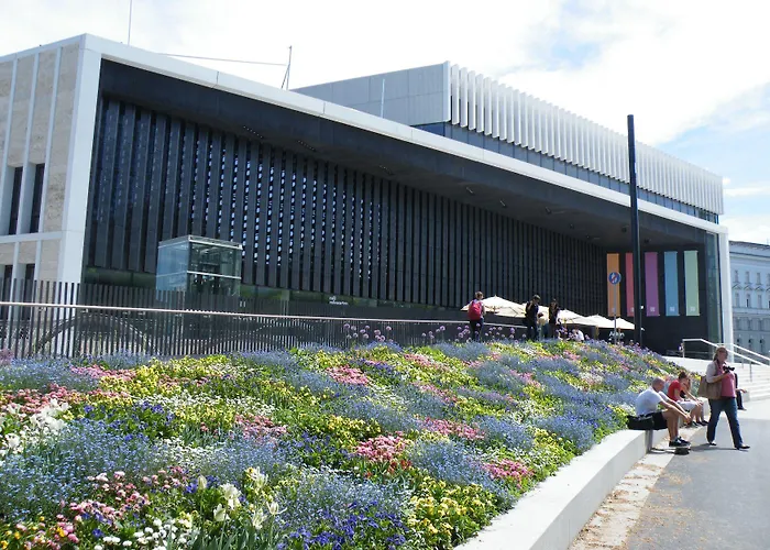 Leonardo Boutique Center فندق