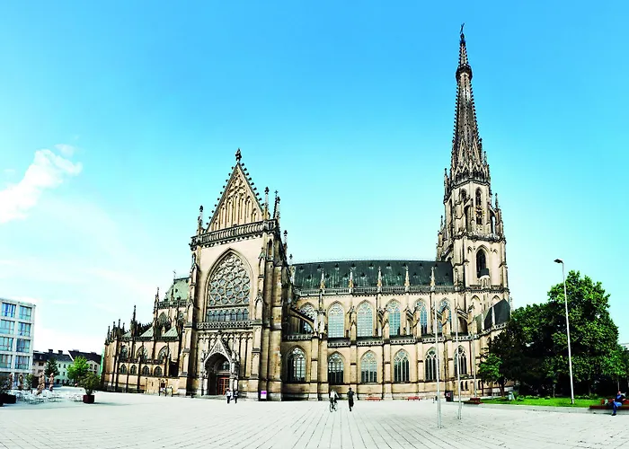 Leonardo Boutique Center Hotel