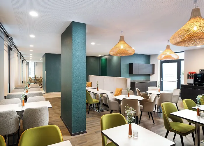 Leonardo Boutique Center