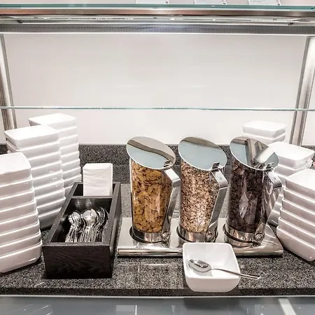 Leonardo Boutique Center ホテル 4*