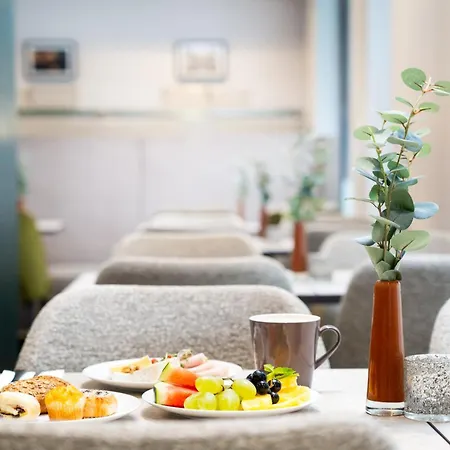 Leonardo Boutique Center ホテル 4*