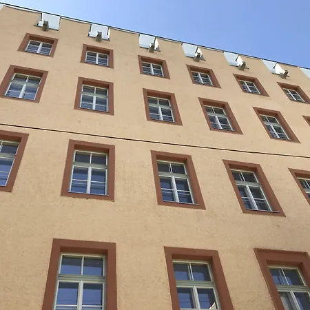 Leonardo Boutique Center Linec