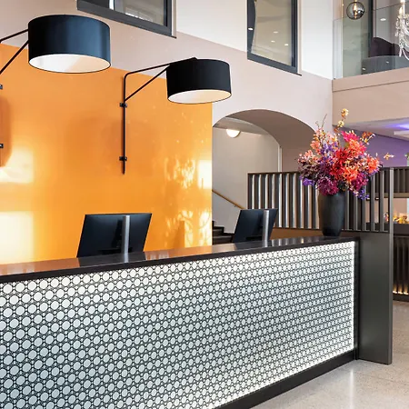 Hotel Leonardo Boutique Center 4*