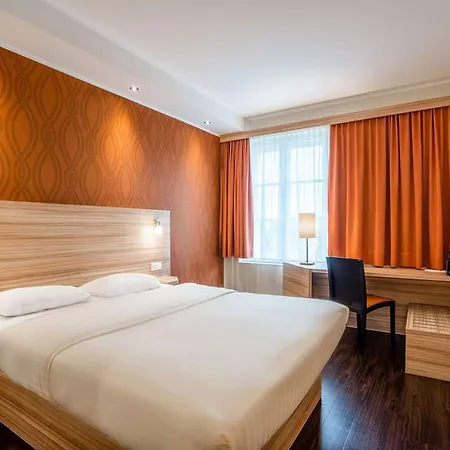 ホテル Leonardo Boutique Center 4*