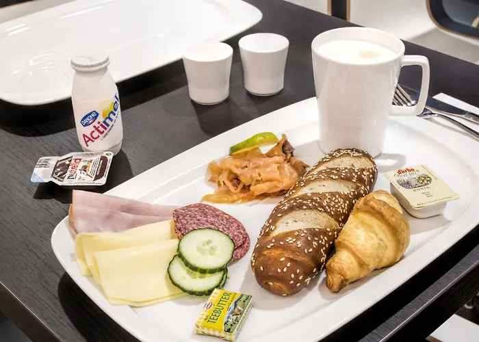 Hotel Leonardo Boutique Center 4*