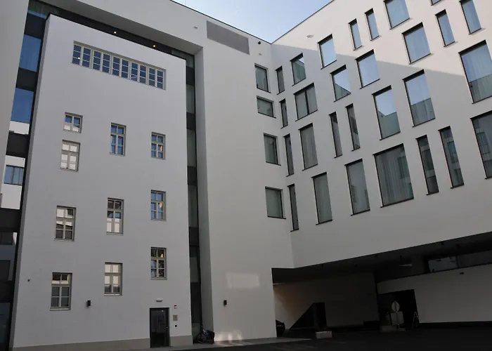 Leonardo Boutique Center Linec