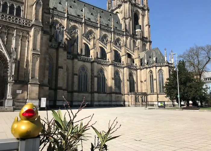 Leonardo Boutique Center